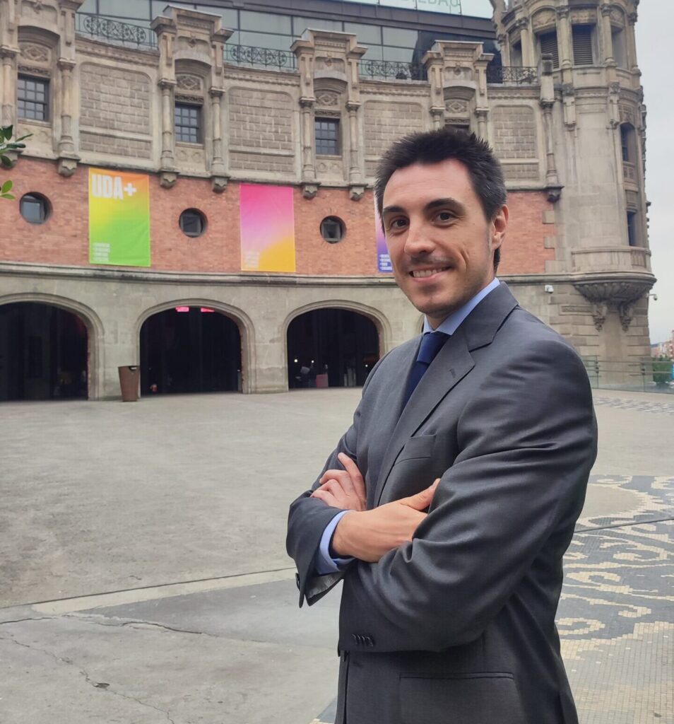 Abogado en Bilbao Asier Marcos, especialista en derecho civil, bancario y laboral
